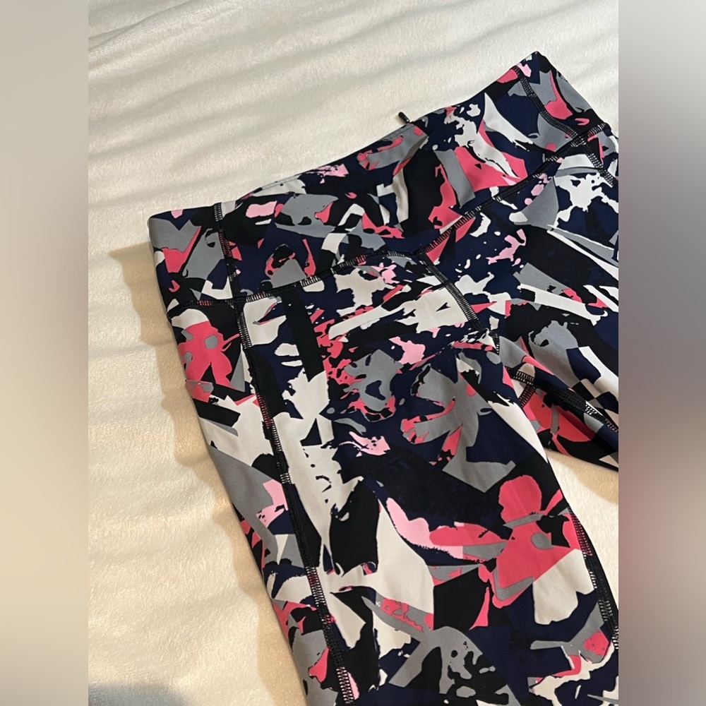 Womens Size 6 Lululemon Cropped Leggings